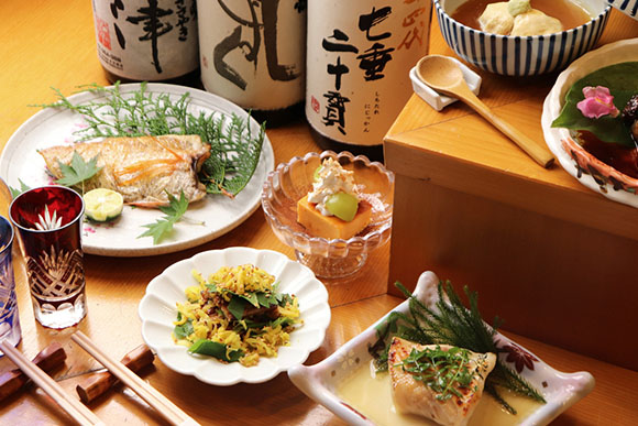 四季折々のこだわり抜いた食材による寿司・日本料理。